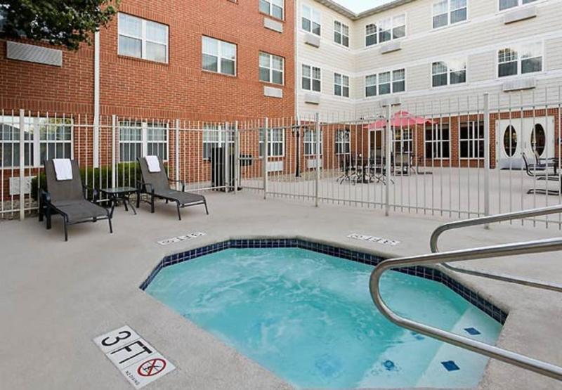 Towneplace Suites By Marriott Dallas Bedford Exterior foto